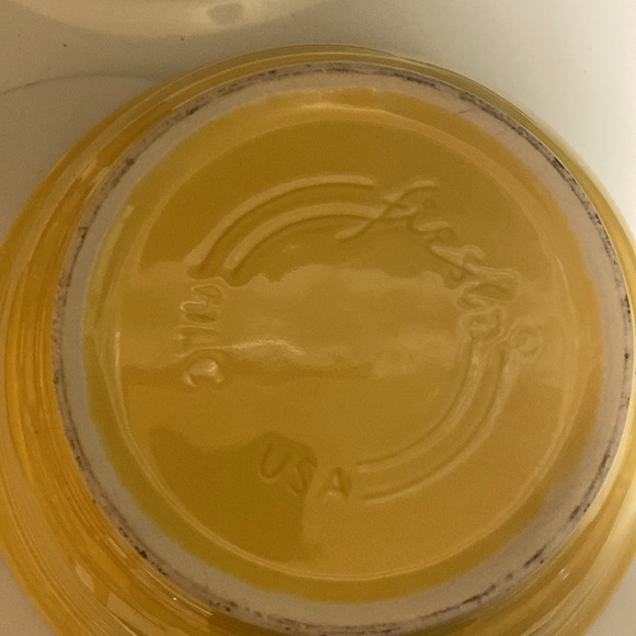 FIESTAWARE Sunflower Yellow Round Covered Casserole Baking Dish w/ Lid HLC 70oz - Picture 6 of 6